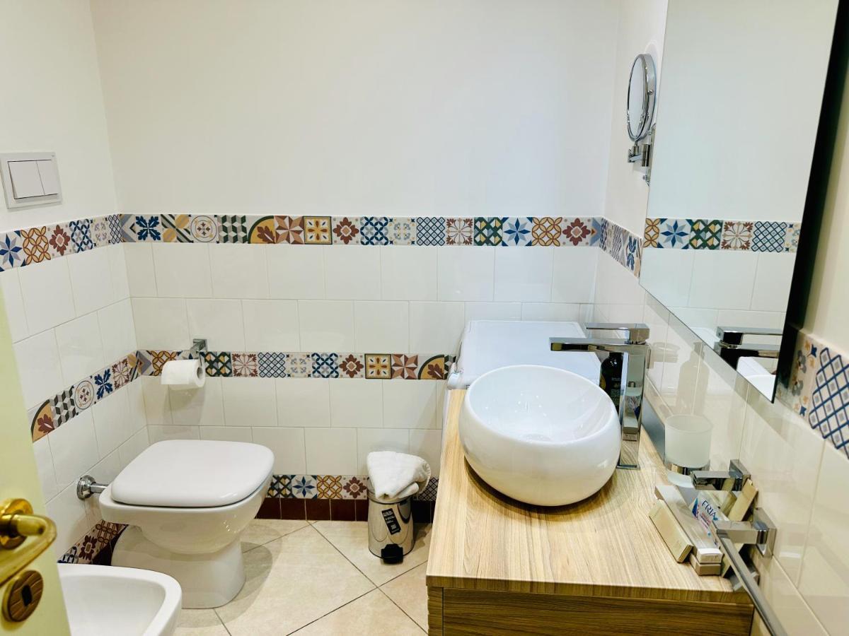 Garibaldi 118 Luxury Apartment نابولي المظهر الخارجي الصورة